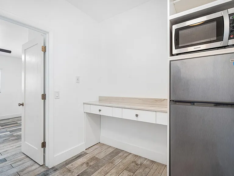 180 SW 63rd Ave #1 — Photo 3