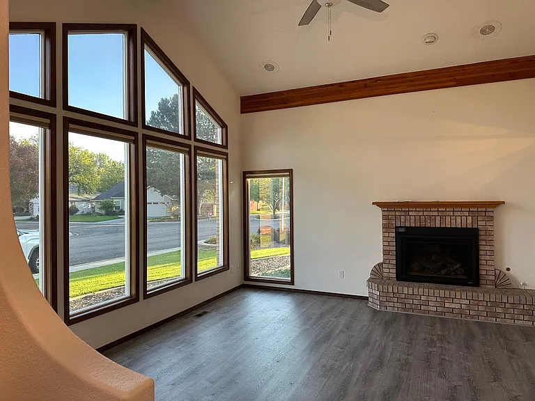 1515 E Trevino St — Photo 2