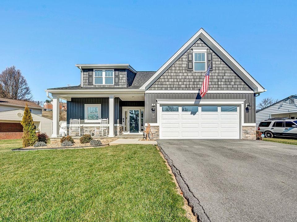 1st image of 501 Chamberlain Ln