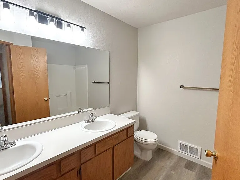 5626-5628 Glenridge Way #5630 — Photo 24