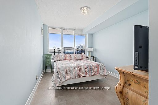 4th image of 245 Davisville Ave #613