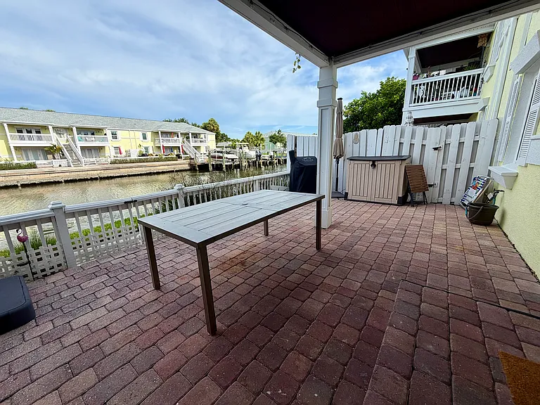 5020 Beach Dr SE #C — Photo 11