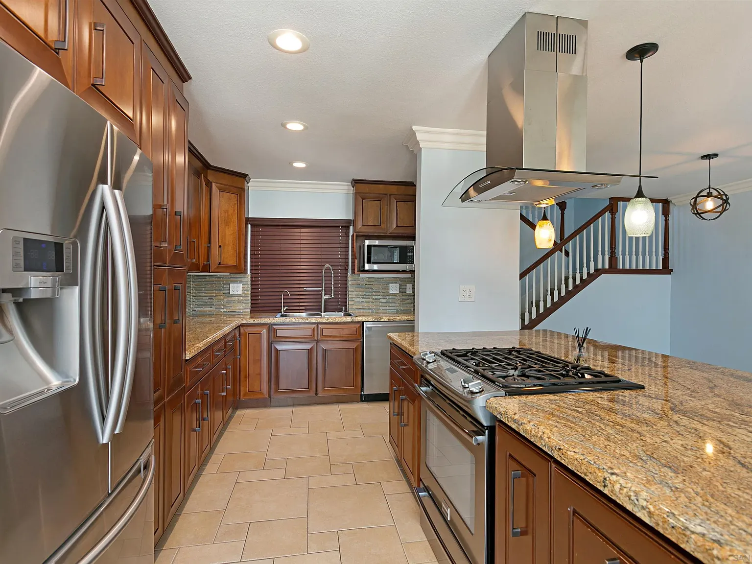 3 bed, 2.5 bath, 1800 sqft, $5,500 — Photo 4