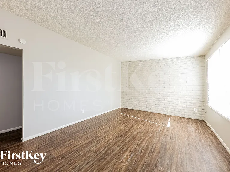 3341 W Desert Cove Ave — Photo 3