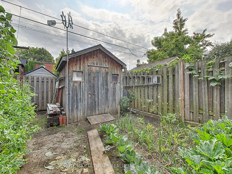 19 Glenora Ave #UPPER — Photo 28