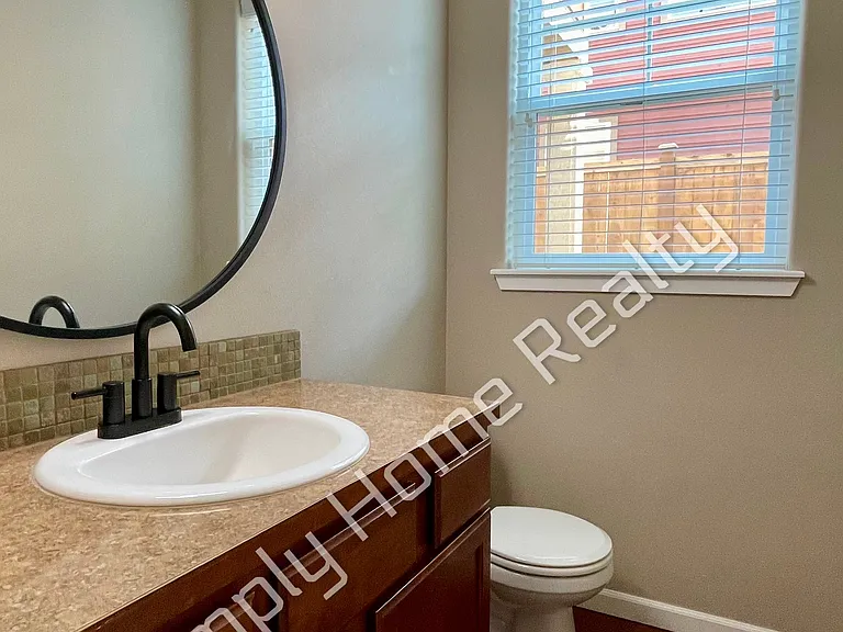 4661 Helena Ave SE — Photo 10