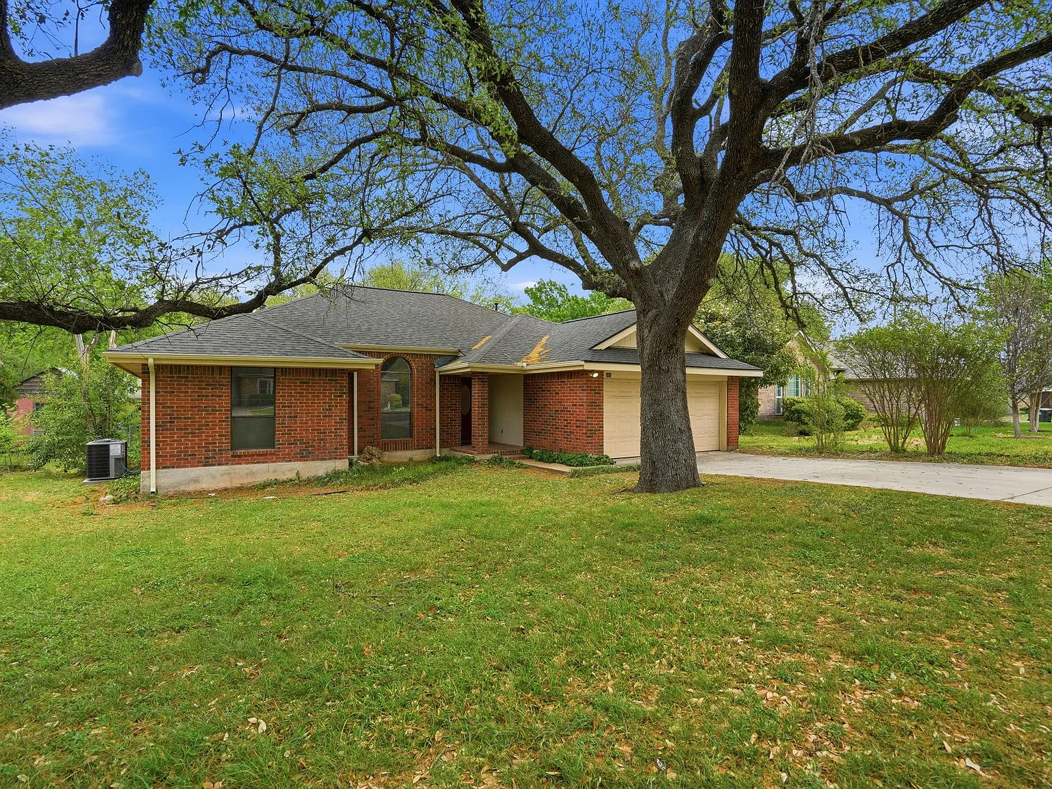 3 bed, 2.0 bath, 1656 sqft, $2,200 — Photo 2