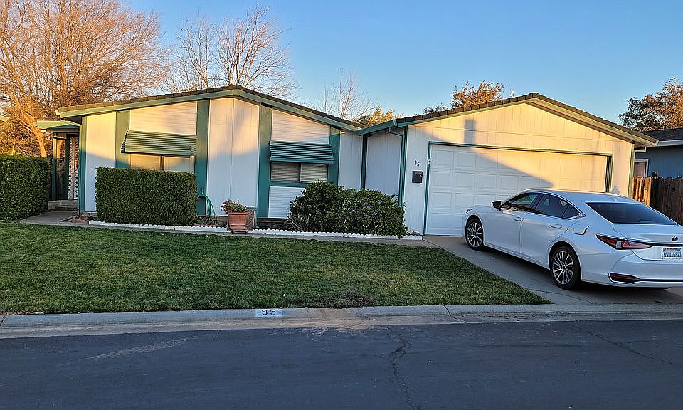 Adorable home in senior park