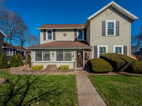 11 Lackawanna Ave, Mount Morris, NY 14510