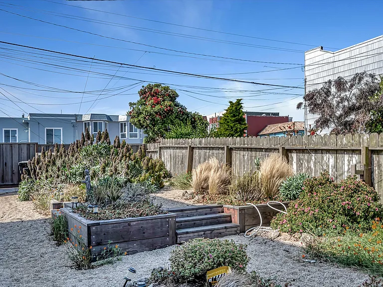 4118 Moraga St — Photo 1