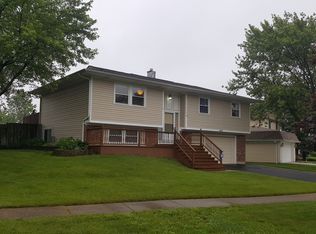 4413 Wildwood Ct, Hoffman Estates, IL 60192
