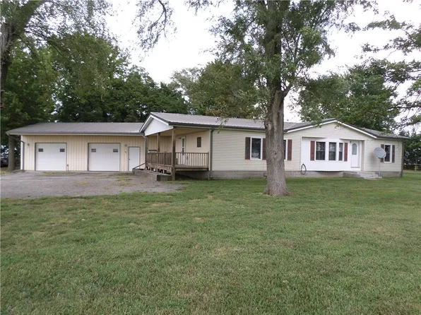 4457 254th Rd, Effingham, KS 66023