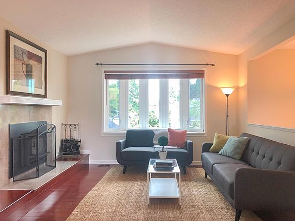 Living room - upper level