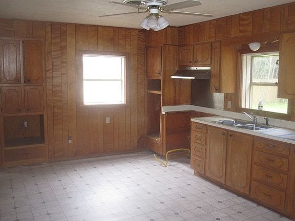 5th image of 1104 Park Ave