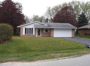 213 Oakview Dr, Slinger, WI 53086