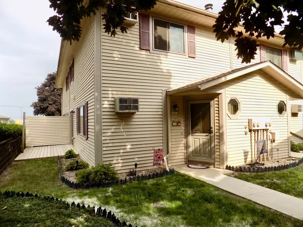 11 Meadow Run Dr SW APT A, Rochester, MN 55902