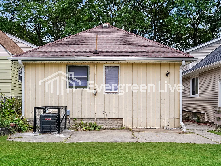315 S 60th St — Photo 14