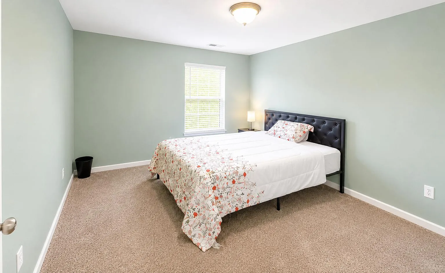 4 bed, 3.0 bath, 2626 sqft, $1,048 — Photo 2