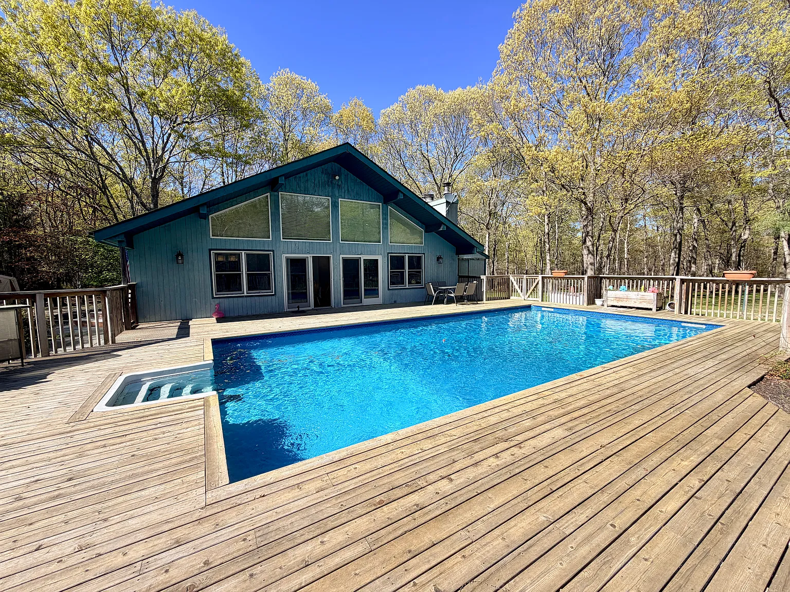 3 bed, 1200 sqft, $9,000 — Photo 1