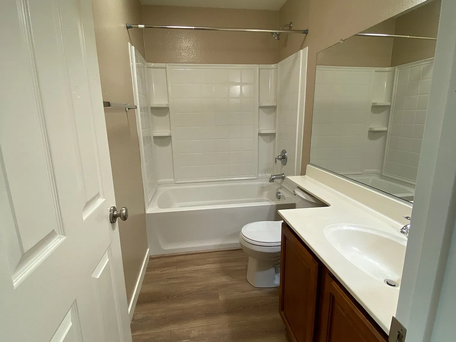 3 bed, 2.5 bath, 1355 sqft, $2,275 — Photo 4