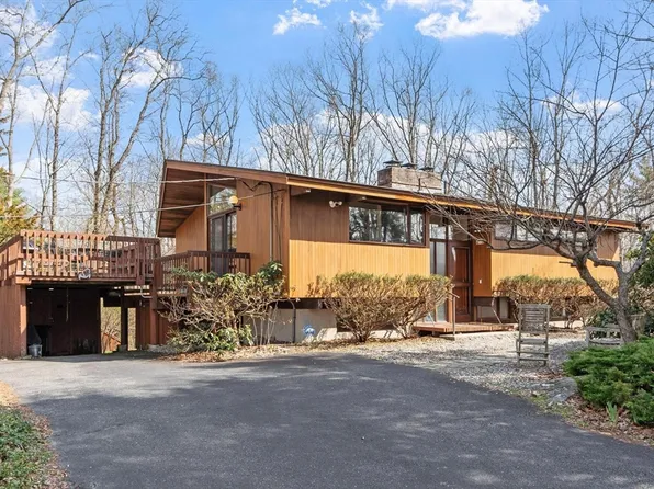 21 Gray Rd, Andover, MA 01810