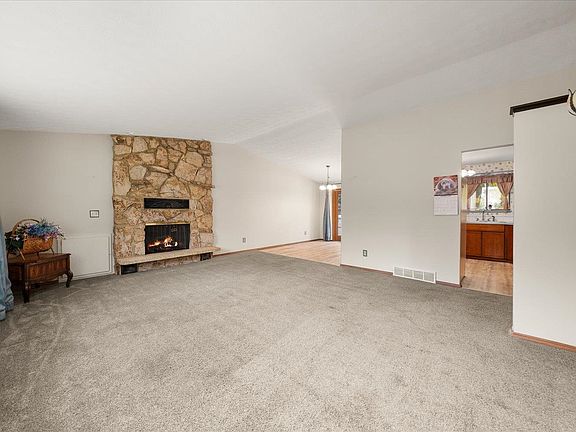 4th image of 409 N Colville Rd