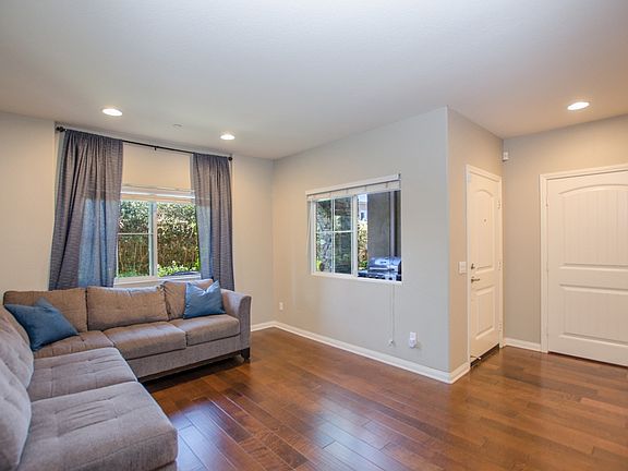 3rd image of 1303 Las Brisas Dr