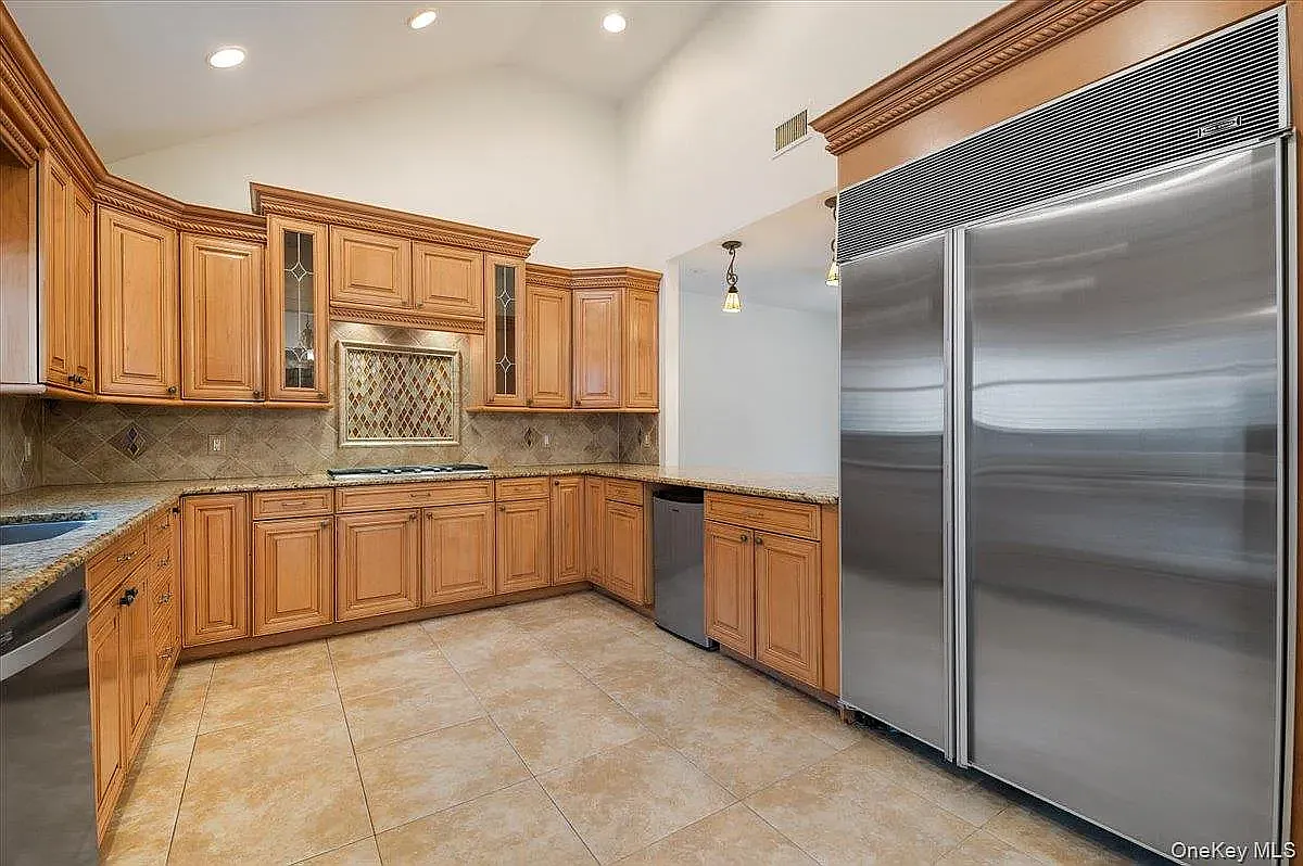 3 bed, 2.5 bath, 2388 sqft, $5,500 — Photo 3