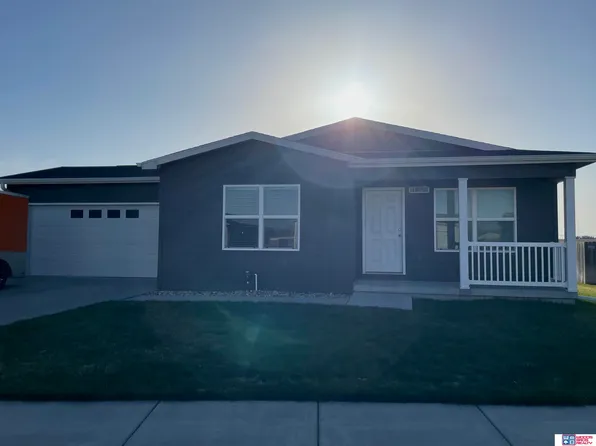 810 Matson St, Aurora, NE 68818