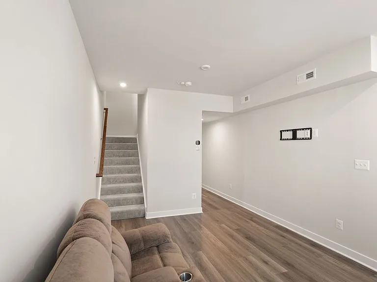 42564 Invergordon Ter — Photo 5