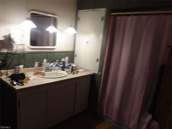 5th image of 928 Logan Ave