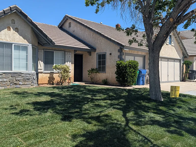39440 Avignon Ln — Photo 1