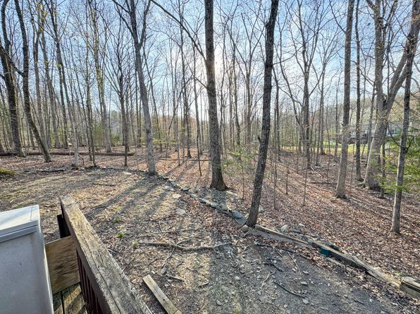 141 Inverhouse Rd, Henryville, PA 18332