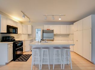 24930 Smithtown Rd, Shorewood, MN 55331