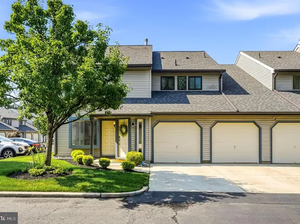 905 Chesterwood Ct, Marlton, NJ 08053