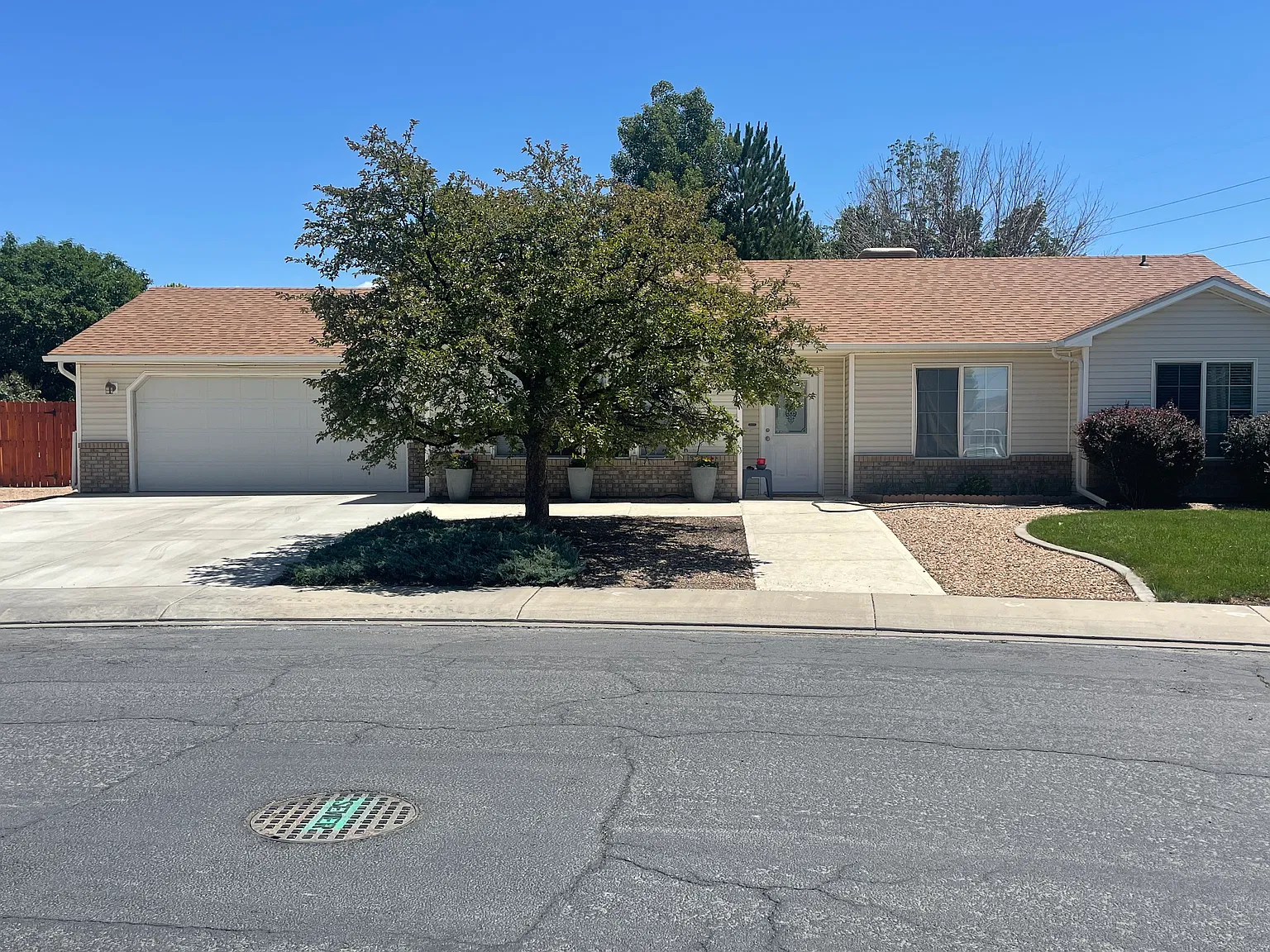 3 bed, 1442 sqft, $2,100 — Photo 2