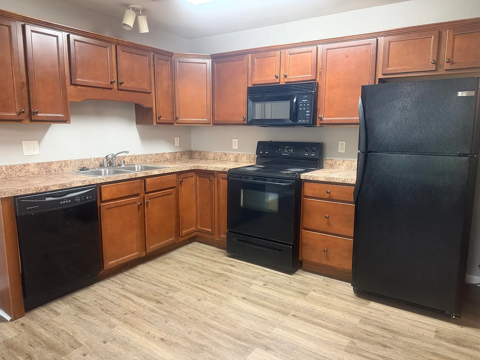 3 bed, 2.5 bath, 1425 sqft, $1,495 — Photo 4