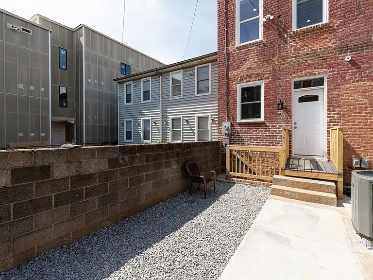 1224 W Cary St — Photo 29