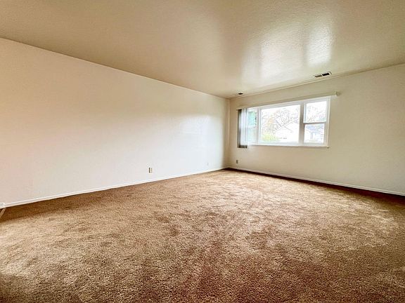 3rd image of 933 Brown St #D