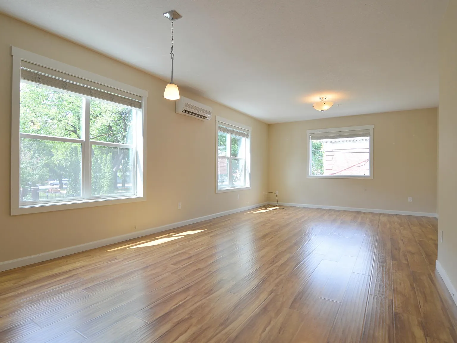 2 bed, 1000 sqft, $1,795 — Photo 2