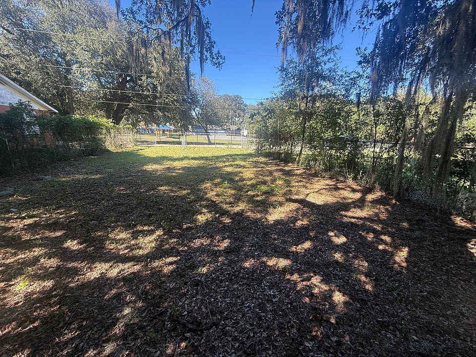 2nd image of 2001 Baker Dr