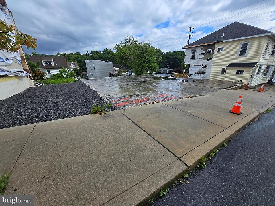 1st image of 603 E Market St
