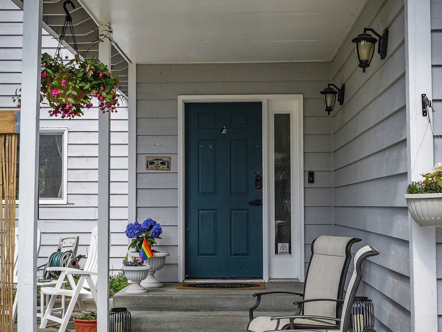 4 bed, 2.5 bath, 2406 sqft, $4,400 — Photo 2