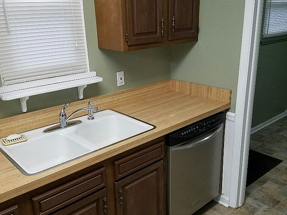 Kitchen with Dish Washer