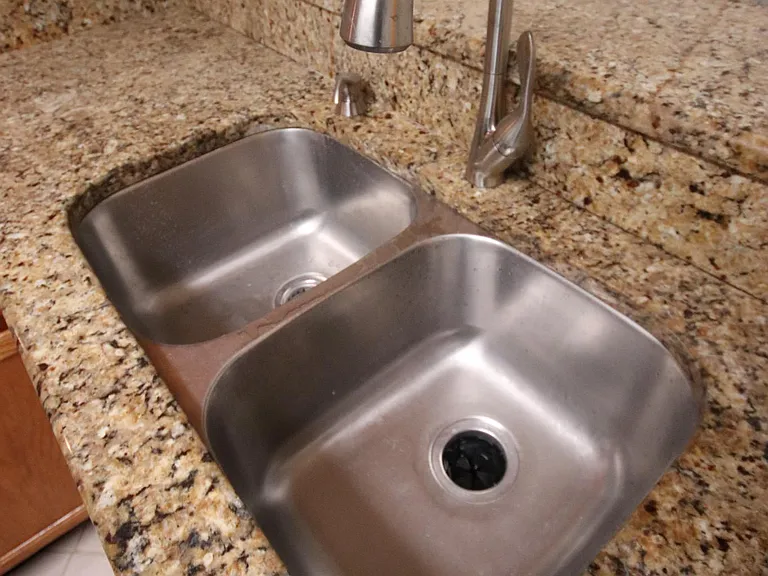 Deep stainless sink & new Faucet.