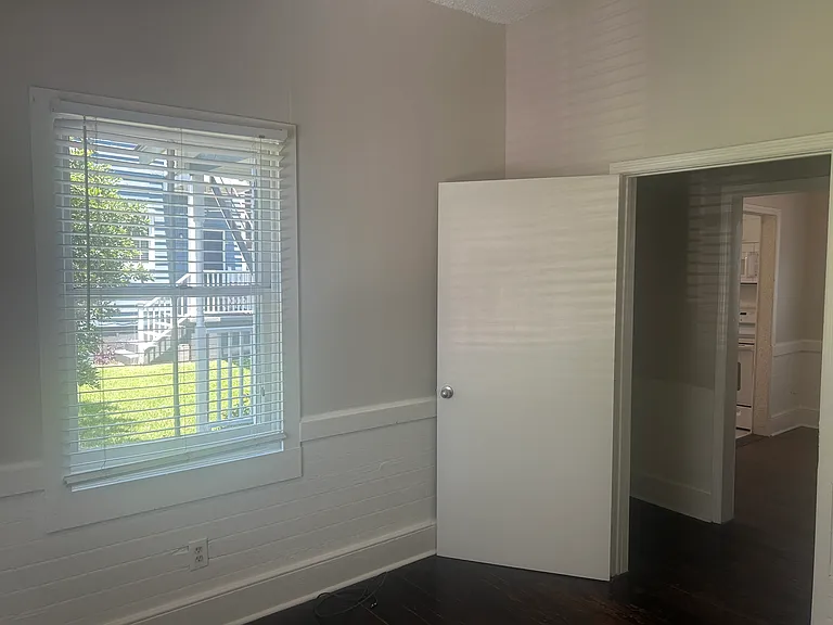 520 E Hall Ln — Photo 19