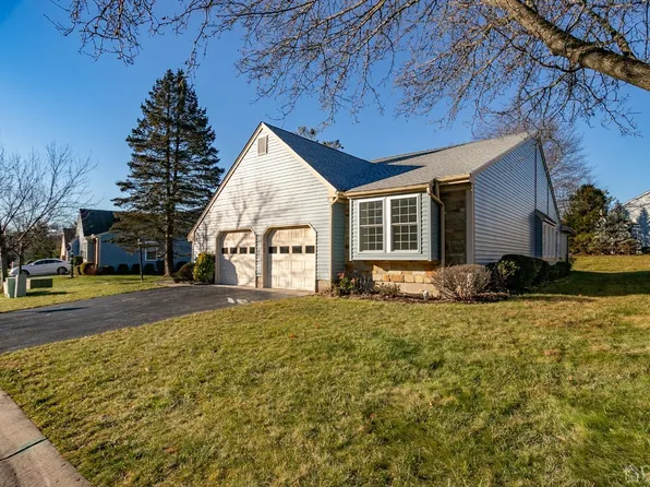 46 George Washington Dr, Monroe Township, NJ 08831