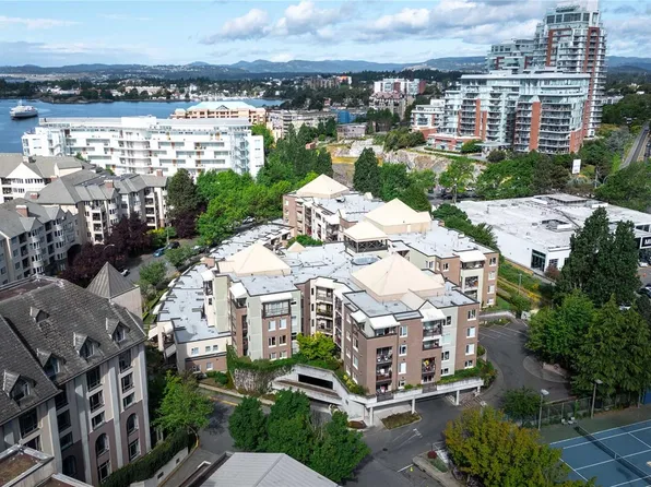 29 Songhees Rd #416, Victoria, BC V9A 7M6