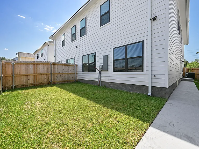 Cooner Residenace — Photo 35