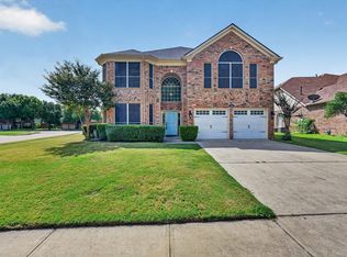 2633 Lakeside Dr, Burleson, TX 76028